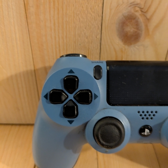 Sony DualShock 4 Wireless Controller - Used - Picture 3 of 8